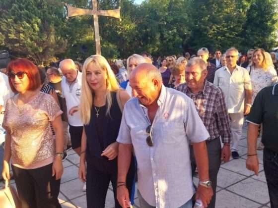 Μαρία Μανούκα: στην Περιφορά της Εικόνας του Τιμίου Σταυρού.